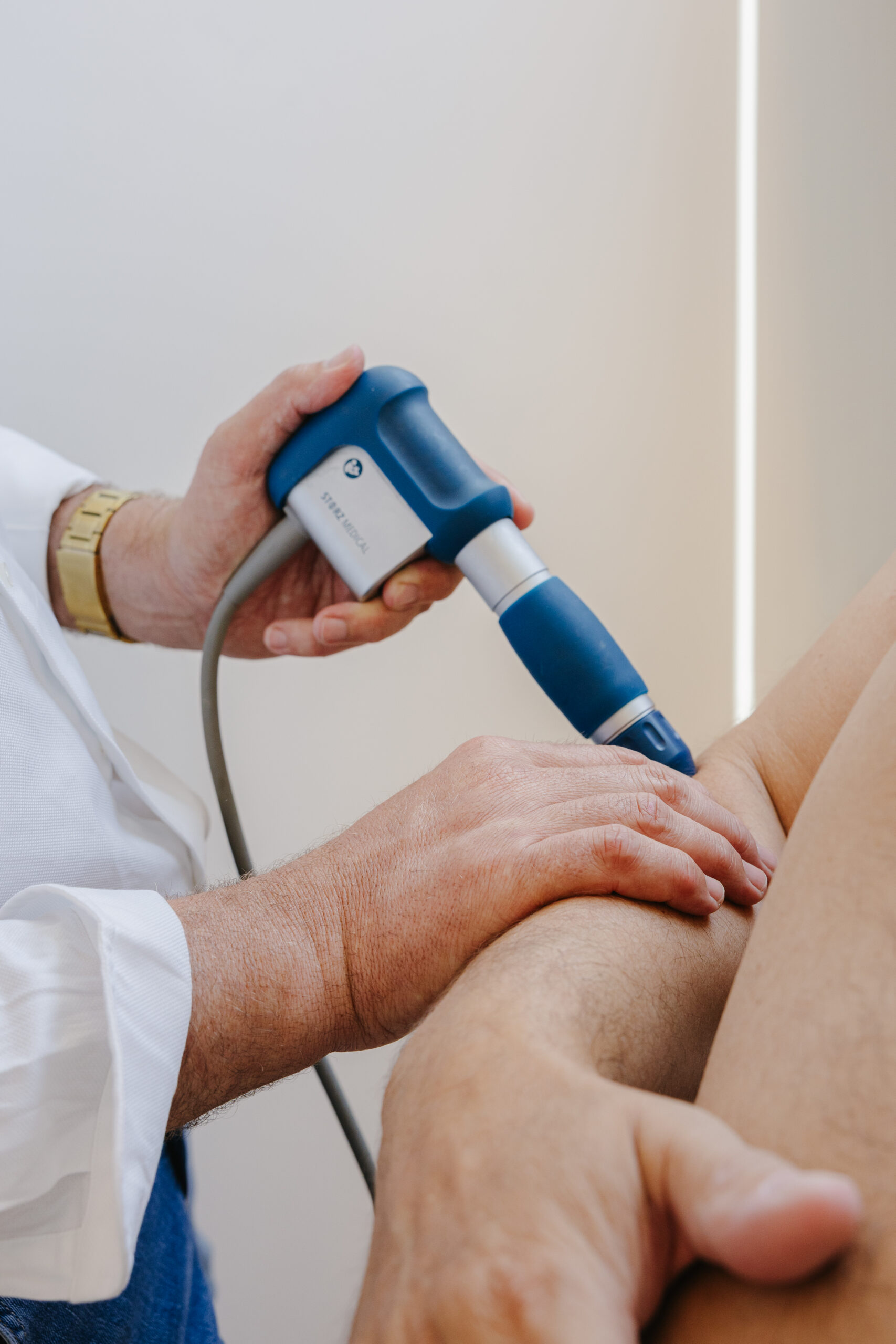 shockwavetherapie praktijk savoir ieper scaled